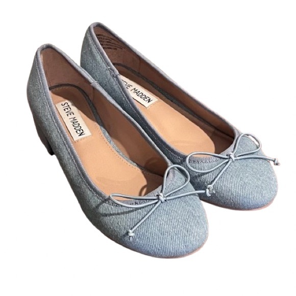 Steve Madden- Denim Ballet Flat Inspired Block Heel Pump. Size: 6 - Picture 3 of 9
